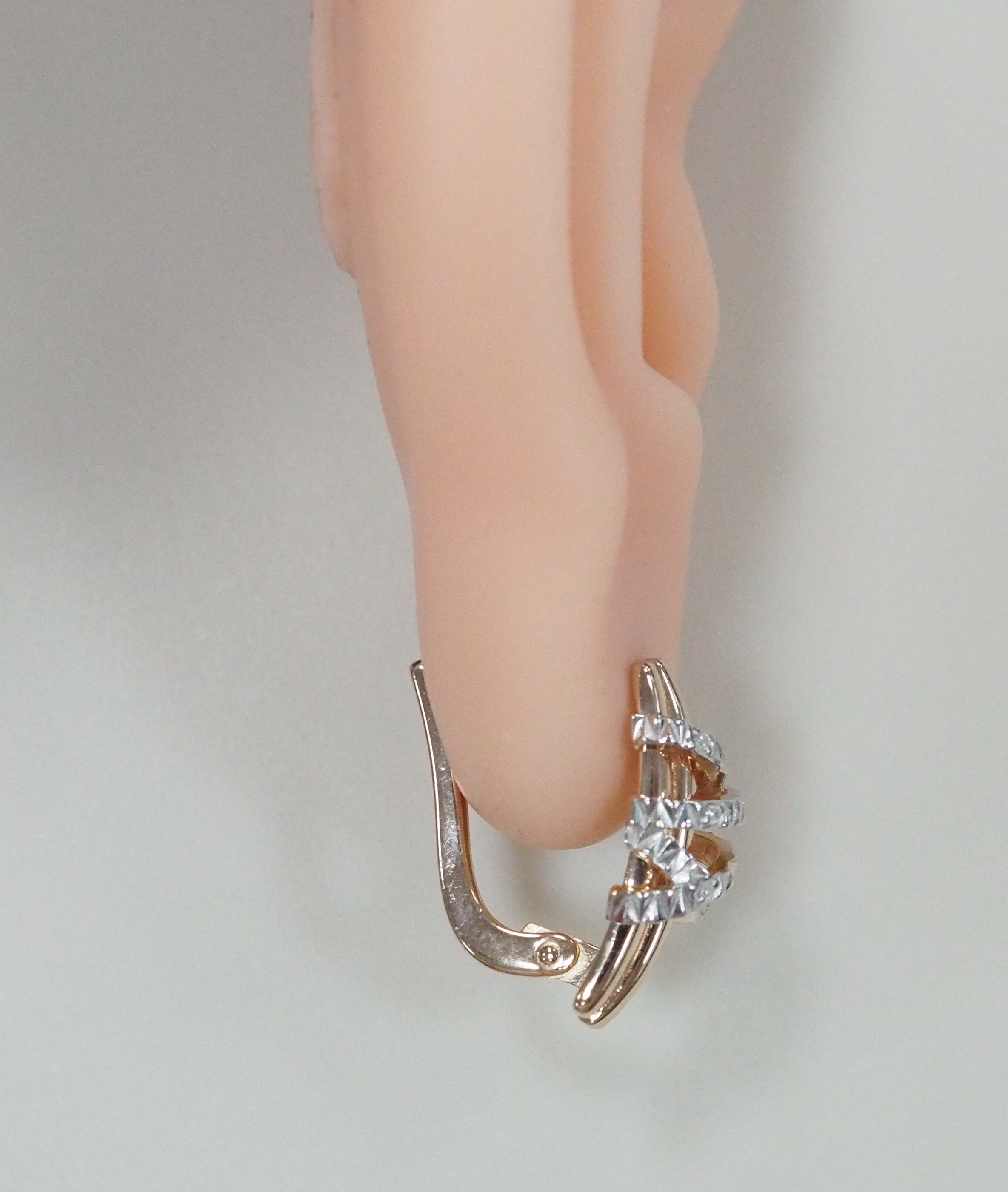 Серебряные серьги с бриллиантами